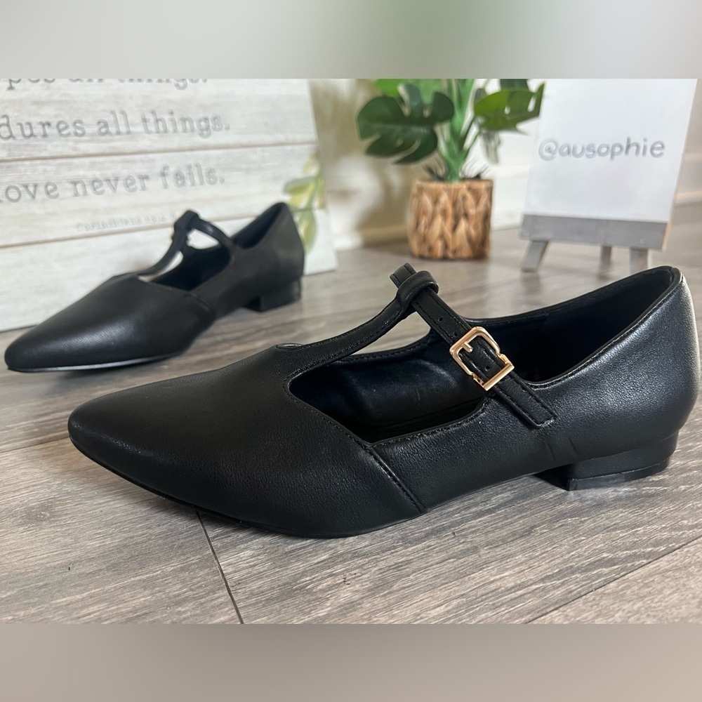 NWOB! New York & Company Black T - Strap Mary Jane Pointed Toe Flats. Size 7